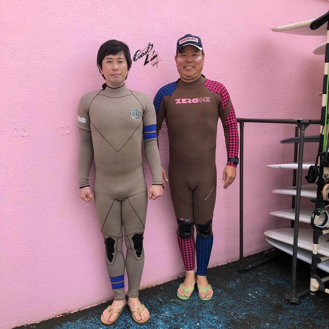 ほんこんさんのインスタグラム写真 - (ほんこんInstagram)「波情報🌊 セット腹 ややオフ強 亘とサーフィン🏄‍♂️ #鵠沼海岸サーフィン  #zeroonewetsuits  #ディクセル #コーストライン #ロングボード #ロングボードサーフィン  #お笑い芸人  #快晴 #海蔵kaizou  #ほんこんの花屋さんbloom  #ほんこん #サーフショップ #波情報」5月7日 12時22分 - hongkong2015_4_9