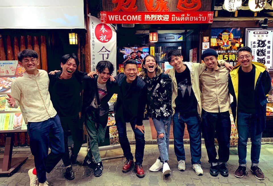 森澤祐介のインスタグラム：「. 昨夜の打ち上げにて。みんな緊張のライブを終えて安堵した良い笑顔😊 11月に渋谷公会堂で10周年記念ライブが決まりました。今から楽しみです！ #worldorder #渋谷公会堂#live#10周年」
