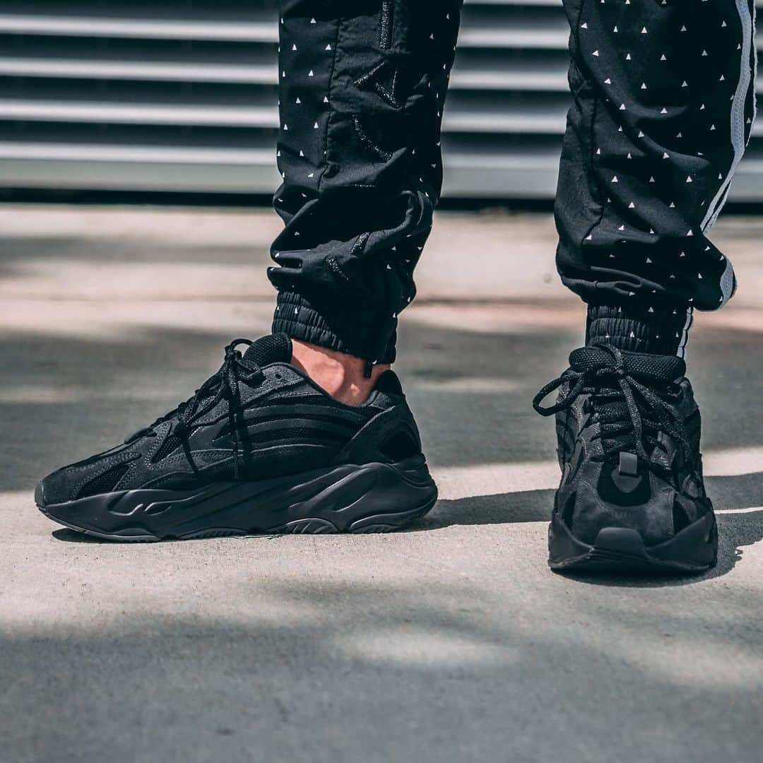 HYPEBEASTさんのインスタグラム写真 - (HYPEBEASTInstagram)「@hypebeastkicks: Take an on-feet look at the @adidas YEEZY BOOST 700 “Vanta.” The stealthy iteration features a black mesh upper paired with matching premium suede overlays, as well as reflective hits. Look for it to hit adidas’ website, YEEZY SUPPLY and select retailers on June 29 for $300 USD.  Photo: @solebyjc」5月7日 12時53分 - hypebeast