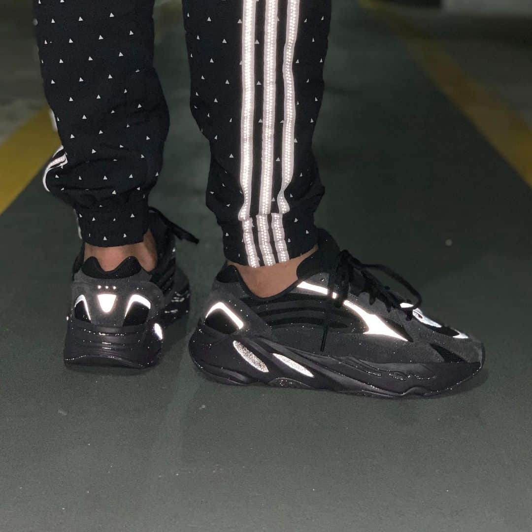 HYPEBEASTさんのインスタグラム写真 - (HYPEBEASTInstagram)「@hypebeastkicks: Take an on-feet look at the @adidas YEEZY BOOST 700 “Vanta.” The stealthy iteration features a black mesh upper paired with matching premium suede overlays, as well as reflective hits. Look for it to hit adidas’ website, YEEZY SUPPLY and select retailers on June 29 for $300 USD.  Photo: @solebyjc」5月7日 12時53分 - hypebeast