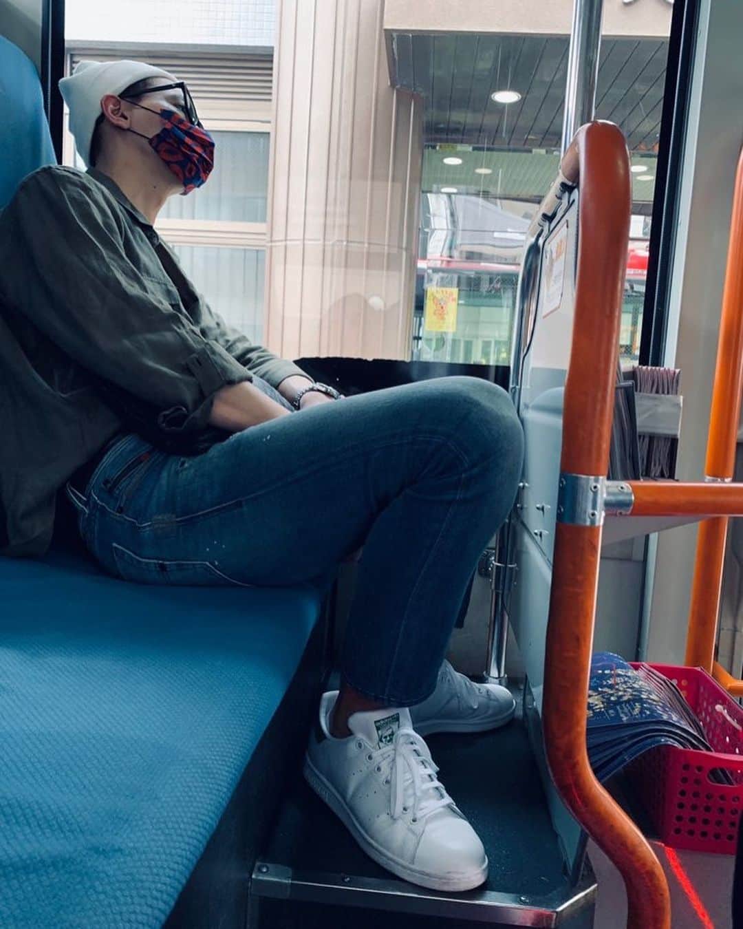グァンス さんのインスタグラム写真 - (グァンス Instagram)「#令和 #初 #バス on the bus :)」5月7日 12時54分 - kwangsamak