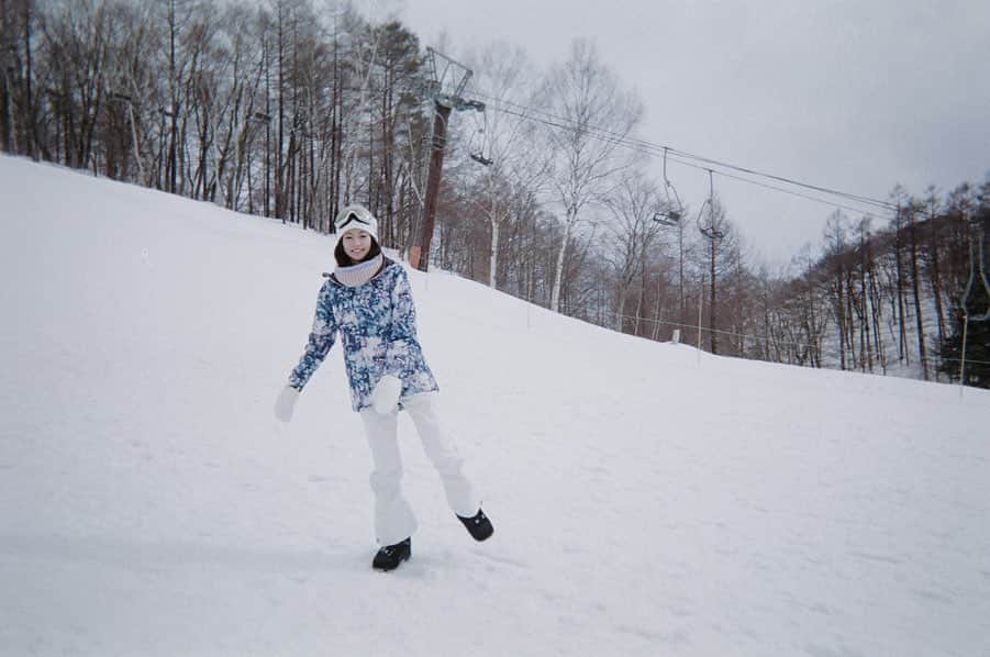 武田玲奈さんのインスタグラム写真 - (武田玲奈Instagram)「来年の冬もスノボしたいなあ🥺 🥺  みんなでたくさん練習したの！ 楽しかった！ ！  ふみのっぽいウェアも可愛いでしょ〜  #御曹司ボーイズ」5月7日 12時50分 - rena_takeda