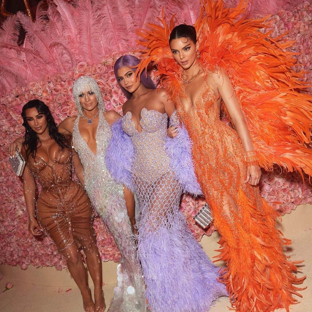 Vogue Runwayさんのインスタグラム写真 - (Vogue RunwayInstagram)「A wealth of marabou feathers, candy colored wigs, and every Swarovski crystal in Austria could be found on the #MetGala red carpet. Exhibit A: @kimkardashian, @jlo, @kyliejenner, and @kendalljenner. See more from the red carpet at the link in our bio. Photographed by @hunterabrams」5月7日 12時51分 - voguerunway