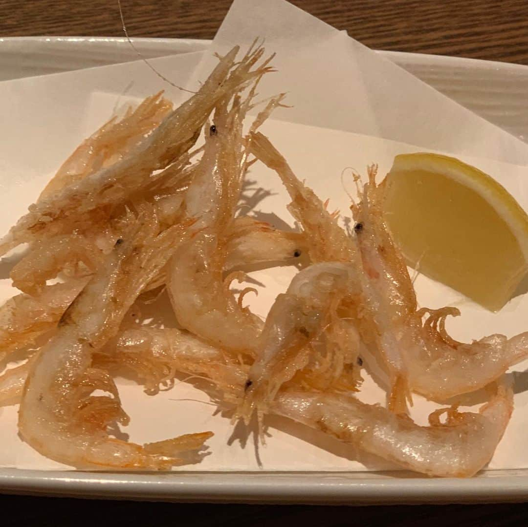 Soba-ya 榛名のインスタグラム：「【白エビの唐揚げ】  先程豊洲から届いた新鮮な白エビ！！🦐 外はサクサク、中はふんわりとした食感です！  レモン🍋をかけてお召し上がりください！！ # #榛名 #西浦和 #埼玉 #浦和  #蕎麦 #居酒屋 #日本酒  #焼酎 #3m #森伊蔵 #魔王 #村尾  #武蔵浦和 #中浦和  #手作り #旬の野菜  #一人でも楽しめる #酒好 #刺身  #ヘルシー #ヘルシーメニュー  #健康 #健康食 #instafood  #グルメ好きな人と繋がりたい」