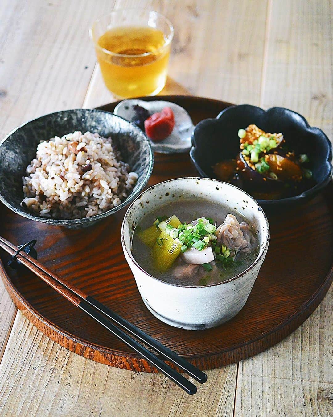 Natsuko Motoiさんのインスタグラム写真 - (Natsuko MotoiInstagram)「かなり前のお昼ご飯。 参鶏湯風スープと五穀ご飯。 . 昨年から連休前まで役員や入学準備など何かとバタバタしてましたが、やっと落ち着いてきました。 次は何をしようかなー。 . . . . . #お昼ごはん #ランチ #おうちごはん #うつわ #和食 #健康ごはん #おうち薬膳 . #おうちごはんラバー #LIN_stagrammer #IGersjp #instapic #instafood #instadaily #instagramjapan #team_jp_  #foodie #foodstagram #comfortfood #gloobyfood #thefeedfeed  #暮らし #キナリノ #onmytable #lunch #vscocam #vscofood #vscofashionfood #japanesefood」5月7日 12時58分 - natsu_motoi
