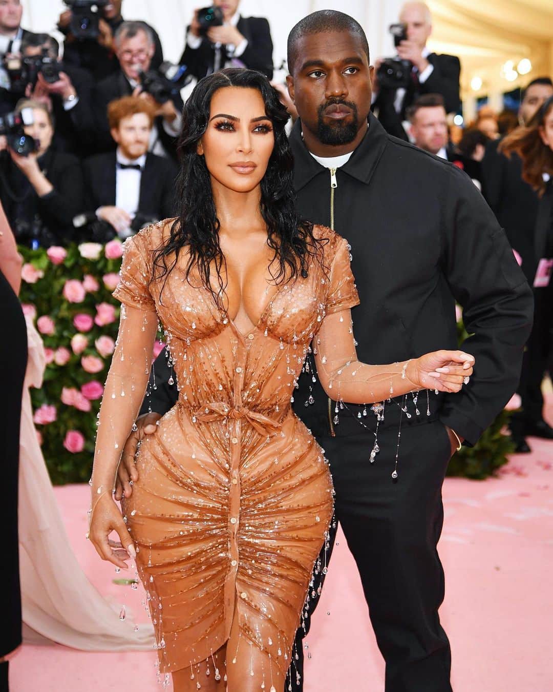 Vogue Australiaさんのインスタグラム写真 - (Vogue AustraliaInstagram)「#KimKardashianWest emerged on the #MetGala red carpet as a post-ocean swim Mugler-drenched goddess. Her husband, #KayneWest, wore head-to-toe black. Tap the link in the bio for all the celebrities who did—and didn’t—nail the theme of this year’s event, Camp: Notes on Fashion. 📸 Getty Images」5月7日 13時09分 - vogueaustralia