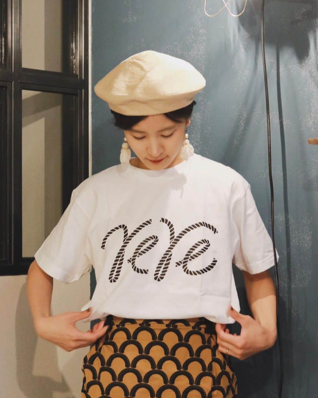 YeYeさんのインスタグラム写真 - (YeYeInstagram)「三重野龍さんロゴデザイン、YeYe Logo Tshirts通販スタートしています🎽 久々の撮影に顔がぎこちなすぎるYeYeも併せてお楽しみください。料理もじょうず、カメラまでじょうず、だけどカテゴリーを「カゴリテ」と打ってしまうマネージャーまなちゃん撮影です！購入はプロフィールリンクより飛べます💫」5月7日 13時18分 - yeyestagram