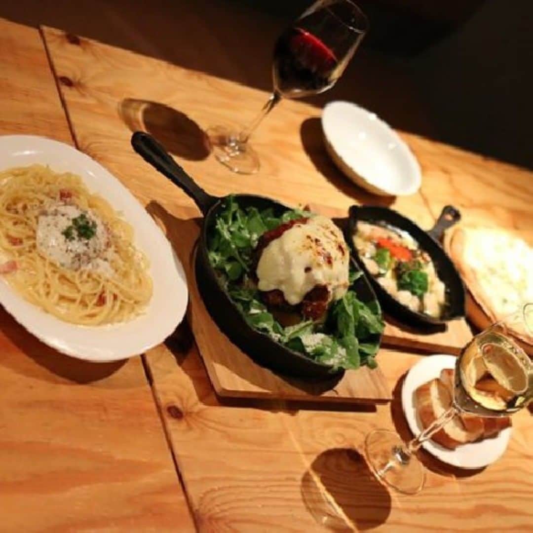 ビアージョ新宿のインスタグラム：「こんにちは、新宿西口のイタリアン＆ワインバル「ビアージョ」です。 ブログ更新しました！ 「ワインデビューをお考えの際は「ビアージョ」へ！」 当店へのご来店お待ちしております。 ▼詳しくはこちら▼ http://viagio-shinjuku.com/blog/  #ビアージョ#新宿#イタリアン#バル#居酒屋#送別会#二次会」