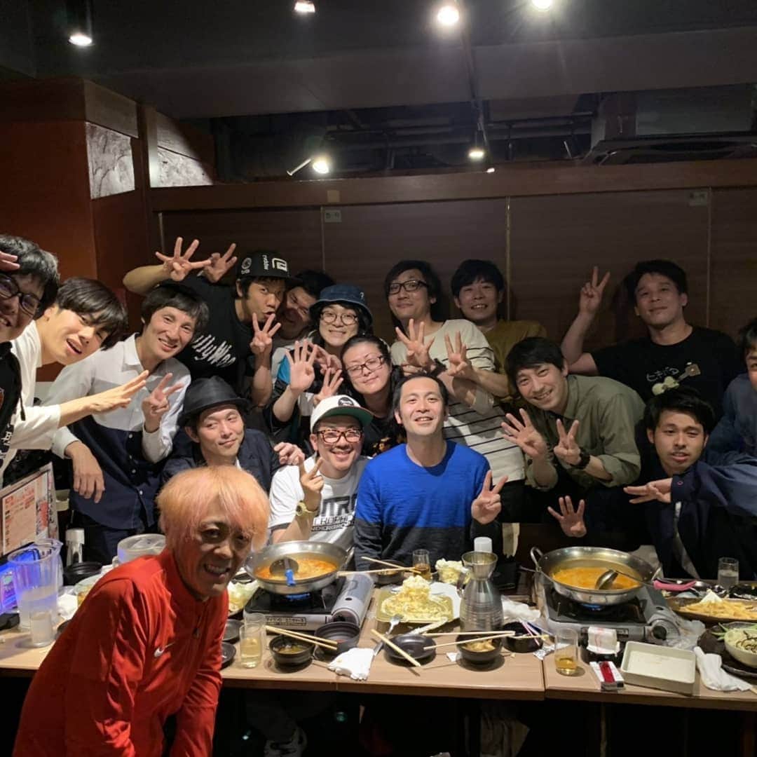 のインスタグラム：「こどもの日で43歳になりました！ 娘と寝相が一緒😃親子だねぇ☺️✨ #こどもの日  #誕生日  #誕生日会  #寝相  #親子 #親ばか」
