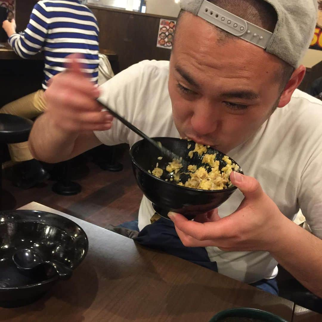 元木敦士さんのインスタグラム写真 - (元木敦士Instagram)「昨日はお笑いライブでした！ お越し頂いたお客様、本当にありがとうございます！ ゲストの方々も豪華で、 お客さんの笑い声を聞くたびに嬉しくなりました^_^ また楽しんでもらえるようなライブ企画したいと思います！ ゲストの皆さんもありがとう！ ぶっちゃけ☆  #マツモトクラブ#Gたかし#尼神インター#タイムマシーン3号#全力じじぃ#すいたんすいこう#オフコース小田#ボンゴレピーナッツ#キムザイル」5月7日 13時55分 - moppun0523