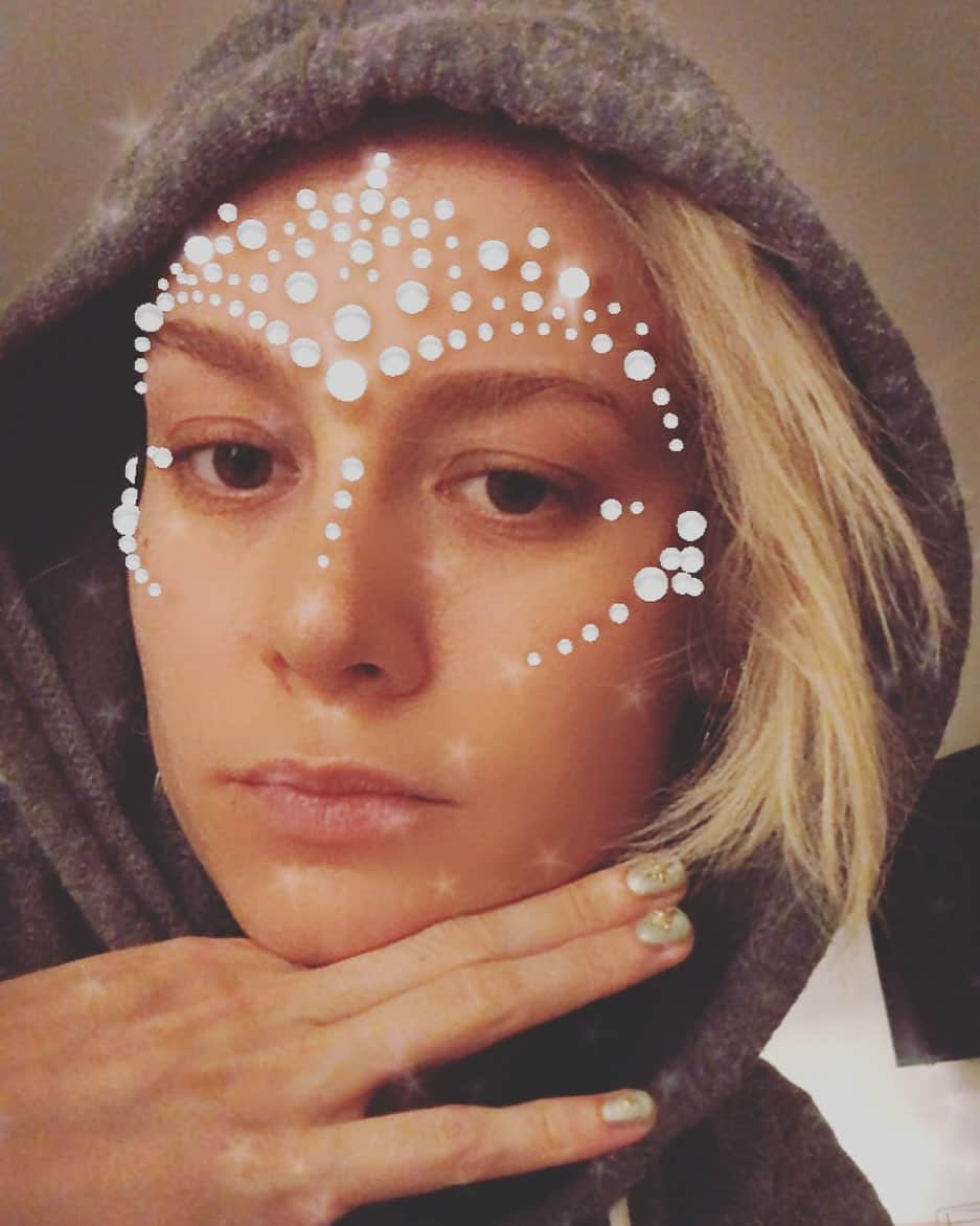 ブリー・ラーソンさんのインスタグラム写真 - (ブリー・ラーソンInstagram)「My filter collaboration with @csavenables is making me feel like a goddess in sweats while I watch everyone else at #metball (follow @csavenables or clink on the link in my stories to get it)」5月7日 13時50分 - brielarson