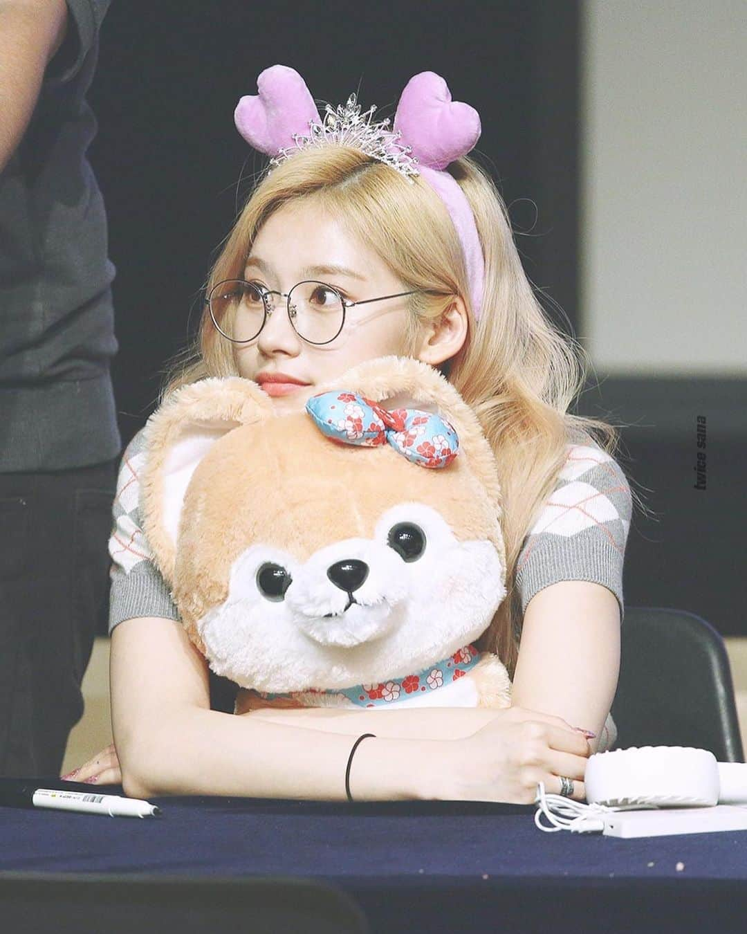 サナさんのインスタグラム写真 - (サナInstagram)「— : 🐿 ♩ #twice #sana #sanaminatozaki #minatozakisana #사나 #jyp #yesoryes #kpop 190505 ♪ Gangnam Fansign [ © candy frappe ]」5月7日 13時56分 - twicesana