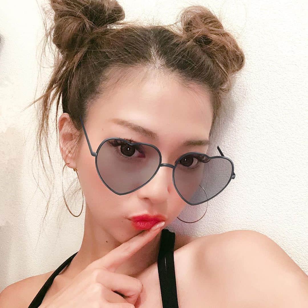 長谷川唯のインスタグラム：「・ ・ こんなヘアアレンジもたまにはいいね🖤❤️🖤どうかな？？🙈✨✨ ・ ・ #ヘアアレンジ #hairstyle #me #happy #love #instagood」