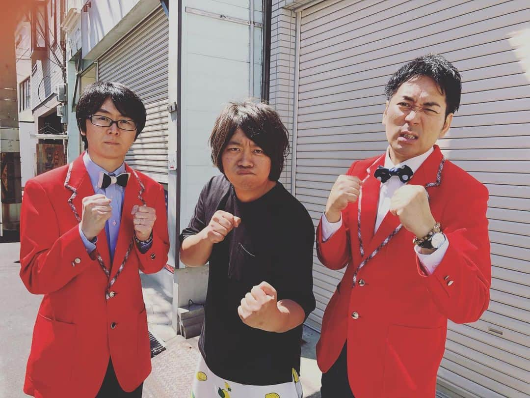 武智正剛さんのインスタグラム写真 - (武智正剛Instagram)「今日もロケ。楽しくやらせてもらいました！ #よーいドン！ #今日ディレクターさんは押切さん #色々ロケのイロハを教えてくれた人 #また一緒にお仕事したい人 #でも何で写真撮る時 ＃M-1のポーズで撮りたいと言い出したのか #そこが謎 #天然石のお店で幸運のブレスレットもらいました #お店の方が僕の運気を心配してました」5月7日 14時10分 - supamaradonatake