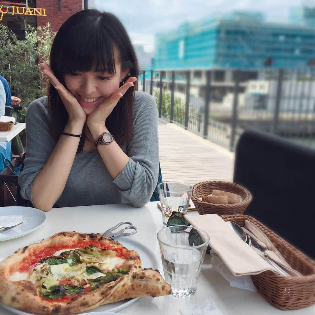 東郷祐佳さんのインスタグラム写真 - (東郷祐佳Instagram)「束の間のGW、えりかと横浜ランチに行きました♪  お天気が良かったので、テラスでゆっくりしながらお互いの近況報告をし合って、とても有意義な時間でした♡ . . . 【Next Live】 東郷祐佳 One-man Live 〜声とピアノ Vol.5〜 2019年6月9日（日） 会場：中目黒FJ's OPEN 16:30  START 17:00 チケット 4000円 .  #東郷祐佳 #朝倉えりか #貴重な同い年 #いくつになっても変わらない関係 #幼馴染みのような空気感 #今この瞬間を #大切に過ごそう #私はもっとオシャレに頬杖をついてるつもりだったw」5月7日 14時19分 - yuka_togo_official