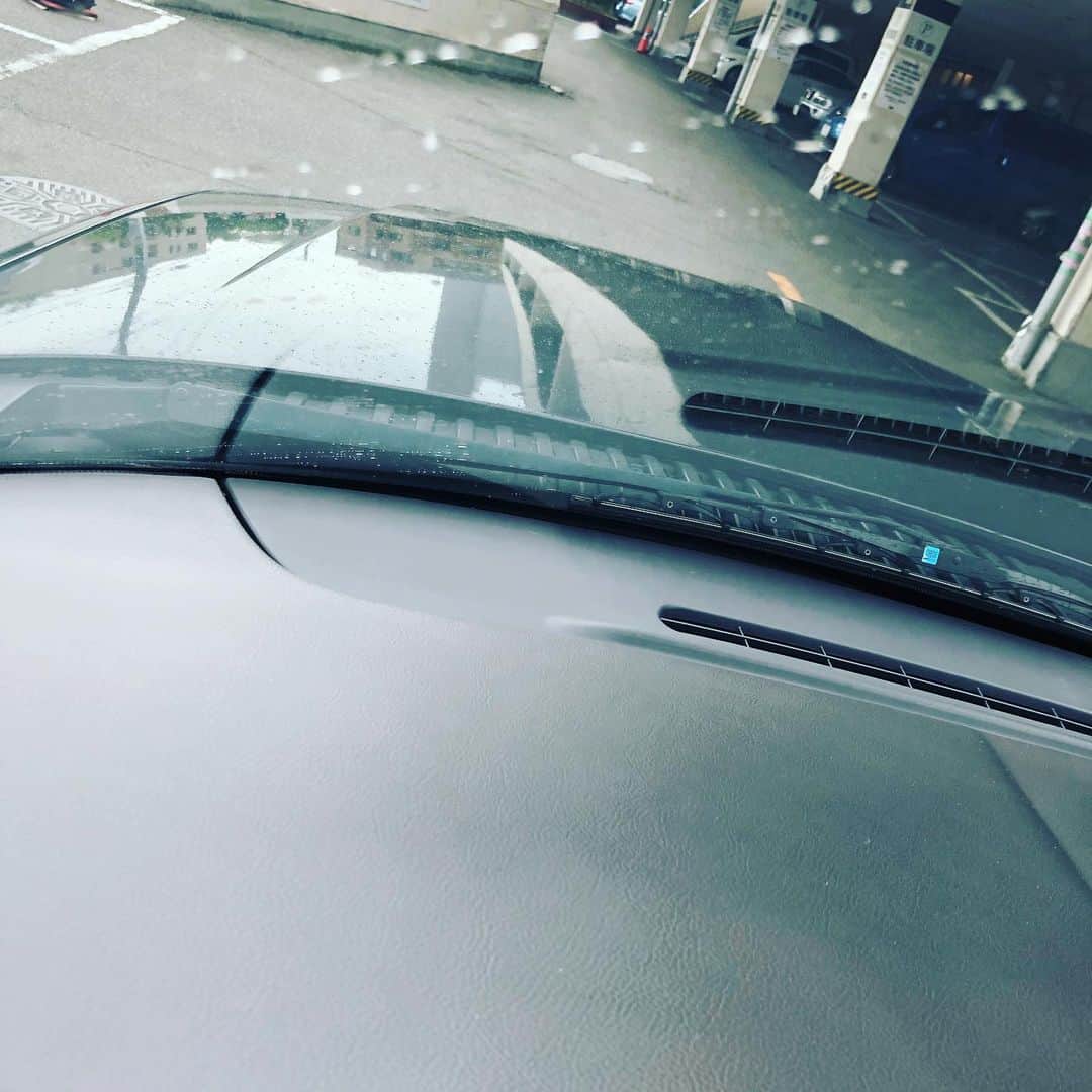 KENTAさんのインスタグラム写真 - (KENTAInstagram)「洗車した２時間後に雨降るとか。 なんてこった。 ちょっと凹んだ。笑  #雨 #店から出てきてビックリ」5月7日 14時39分 - kentaspyair