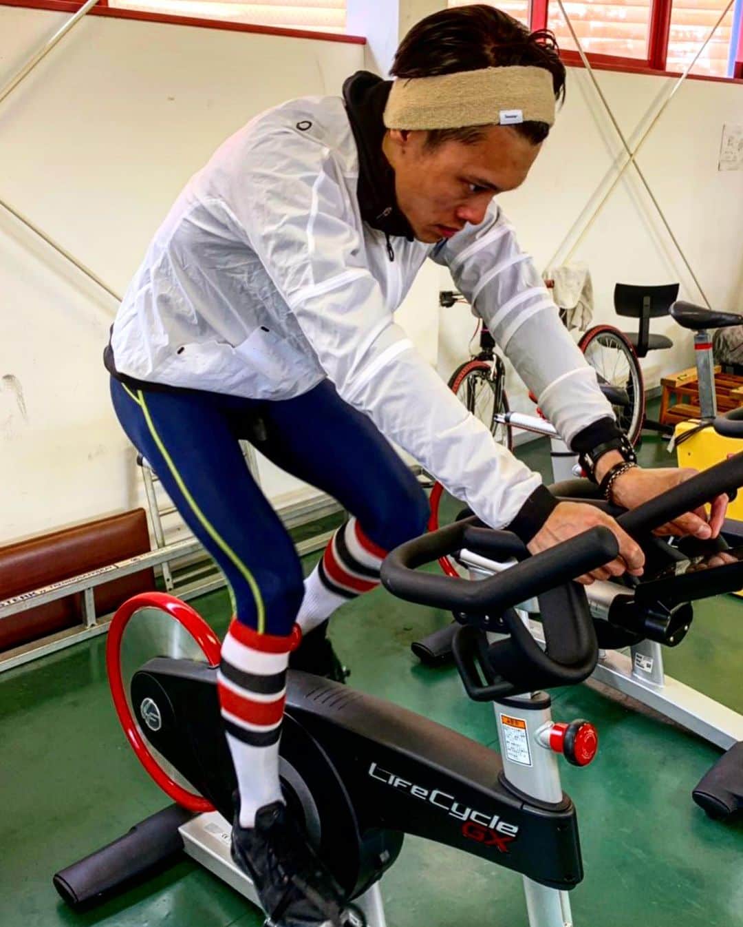 のインスタグラム：「#training #exercisebike #hairband #sunista #oakley #mizuno #twins #nike #suunto #toki #myson #takutakeuchi #竹内択 @sunista_tokyo」