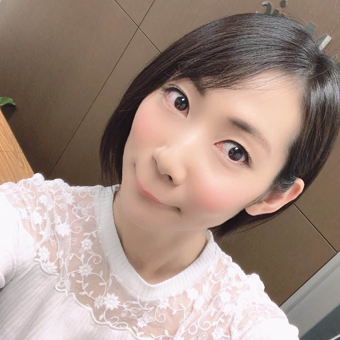 濱田准さんのインスタグラム写真 - (濱田准Instagram)「GWは利き腕を痛めつける会に参加した。 ダーツ🎯にボーリング🎳 久しぶりのボーリングでアベレージ１２２は上出来だと自分で褒める☺️ ２０トリの女と呼んでほしい☺️ そんな私はまだ右腕が痛む。。。」5月7日 14時35分 - hamada_jun