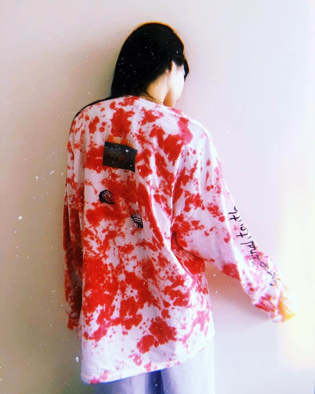紗羅マリーさんのインスタグラム写真 - (紗羅マリーInstagram)「原宿の @cannabis_tokyo  で5月11日まで 私がデザインした TシャツとロンT 、スノードーム売ってるのよ🤝 【blood equal】参加した他のアーティストさんの作品も 最高なのでゼシ！！！ぜしぃぃー！🧠🧠⛑🐙🦑🦐🦞🦀🍄🌹🥀☄️🍉🍅🥩🥩🥩🥩🥩🥩🍷🧲🧧📍🚩」5月7日 14時52分 - saramary12