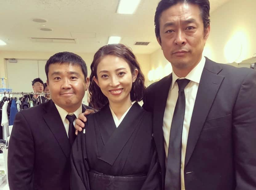 福田ゆみさんのインスタグラム写真 - (福田ゆみInstagram)「改めまして沢山のご来場、本当に本当にありがとうございました。皆様に暖かい拍手を頂き感謝の気持ちでいっぱいです。 あー終わっちゃったかー。寂しい。舞台って儚いよ。でもその儚さが素敵な所でもあるんですけどね。 ５年前初めて東京マハロに出演した「エリカな人々」そこから、共に歩み劇団員となって初めての舞台。「余白を埋める-エリカな人々2019-」 私の中で確かに何かが変わった舞台となりました。 愛が…増しました。半端なく。 大切なものを授かりました。 まだまだこれから先、色んな事が沢山あると思いますが共に乗り越え楽しんでやっていきます！！！ 皆様、これからも東京マハロをどうぞよろしくお願いします。 #東京マハロ  #余白を埋める  #東京芸術劇場シアターイースト  #福田ゆみ」5月7日 14時53分 - yumifukuda0511