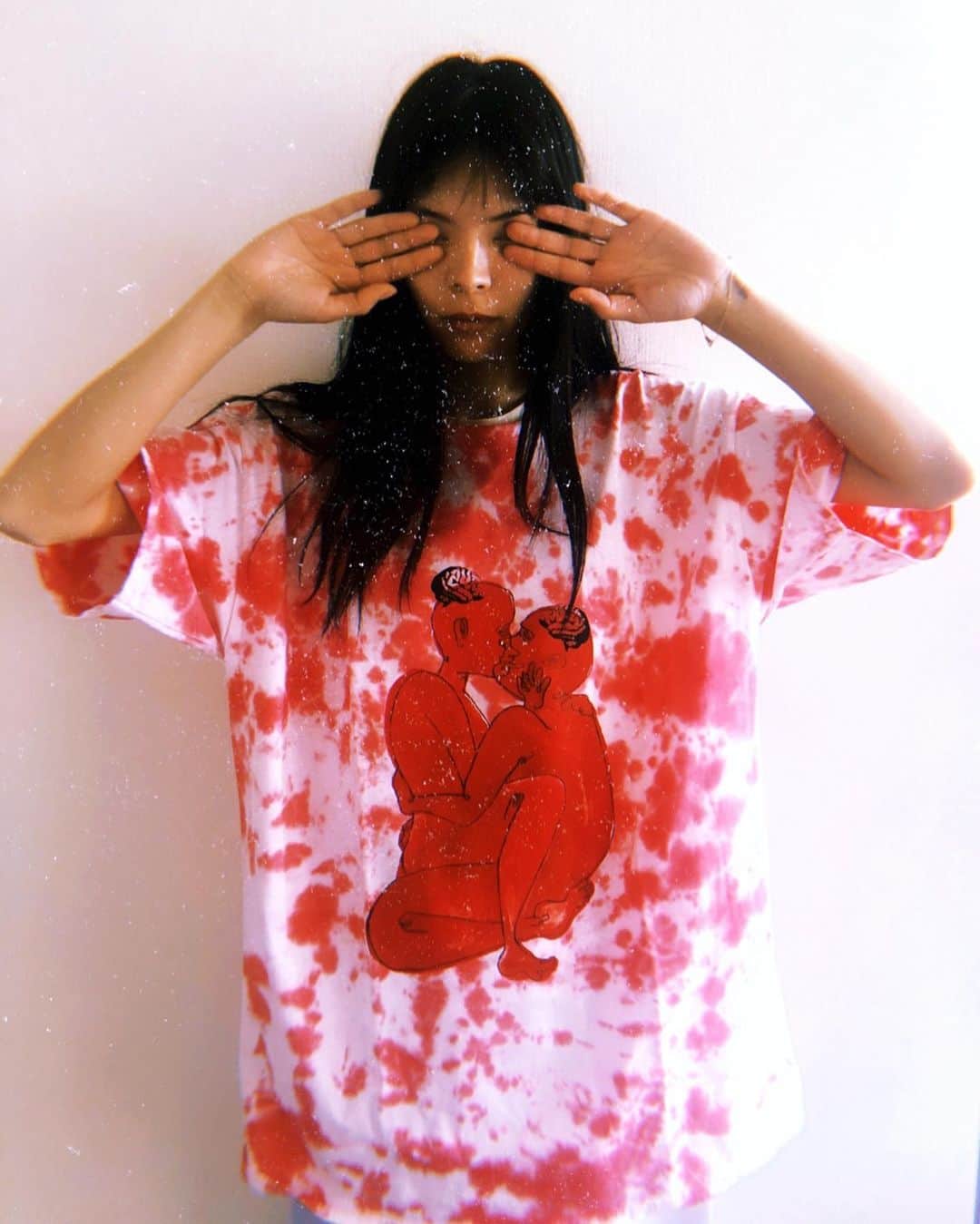 紗羅マリーさんのインスタグラム写真 - (紗羅マリーInstagram)「こっちTシャツバージョン🔥  原宿の @cannabis_tokyo  で5月11日まで 私がデザインした TシャツとロンT 、スノードーム売ってるのよ🤝 【blood equal】参加した他のアーティストさんの作品も 最高なのでゼシ！！！ぜしぃぃー！🧠🧠⛑🐙🦑🦐🦞🦀🍄🌹🥀☄️🍉🍅🥩🥩🥩🥩🥩🥩🍷🧲🧧📍🚩」5月7日 14時53分 - saramary12
