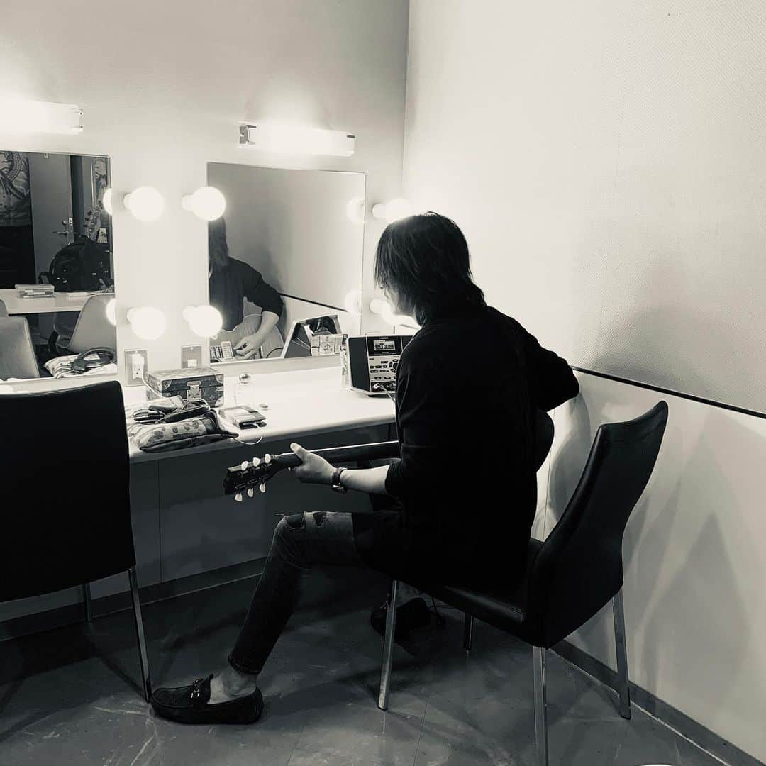 GLAYさんのインスタグラム写真 - (GLAYInstagram)「『セブン‐イレブン Premium Live GLAY HERITAGE 2019』本番に向けてスタンバイ！ #GLAY #セブンイレブン #HAPPYSWING」5月7日 15時05分 - glay0525_official