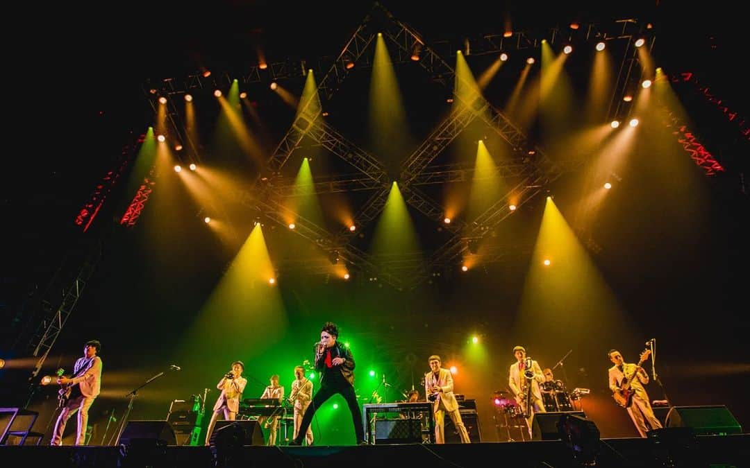 MAH さんのインスタグラム写真 - (MAH Instagram)「me and Tokyo Ska Paradise Orchestra at VIVA LA ROCK 2019.  #SiM #Vivalarock #スカパラ  Photo @yamada_mphoto」5月7日 15時11分 - mahfromsim