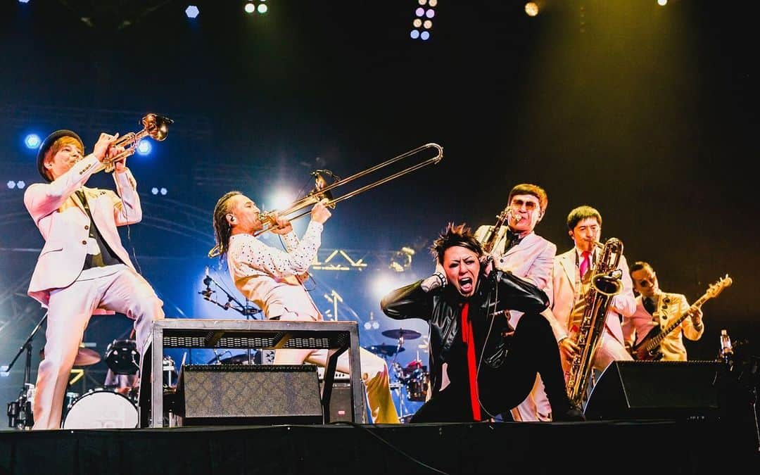 MAH さんのインスタグラム写真 - (MAH Instagram)「me and Tokyo Ska Paradise Orchestra at VIVA LA ROCK 2019.  #SiM #Vivalarock #スカパラ  Photo @yamada_mphoto」5月7日 15時11分 - mahfromsim