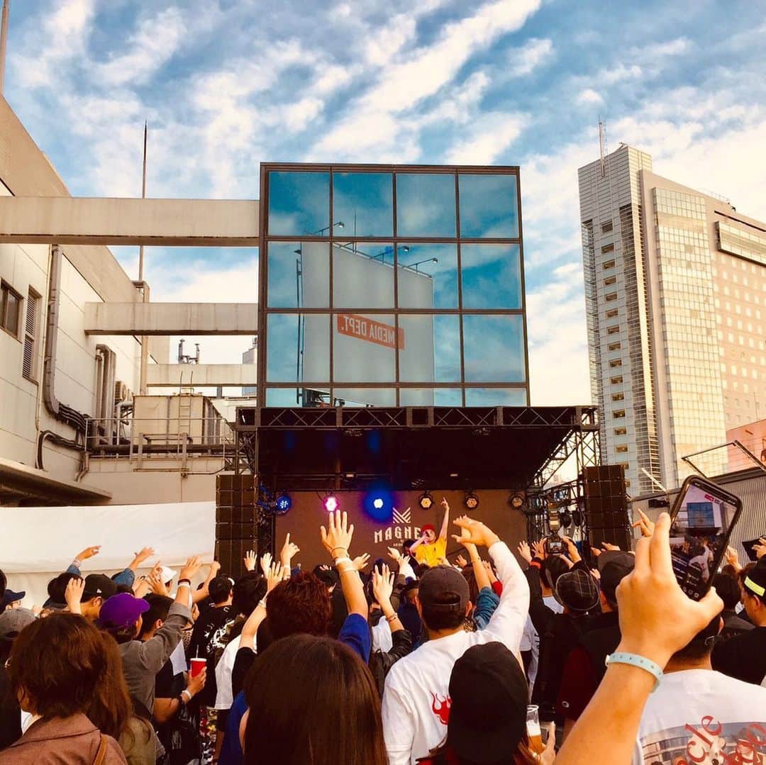 サイプレス上野さんのインスタグラム写真 - (サイプレス上野Instagram)「MFC STORE 1st anniversary🎉おめでとうござい〼㊗️晴れの渋谷の屋上でライブっていうなかなか無いシチュエーションで楽しかった〜😆」5月7日 15時17分 - resort_lover