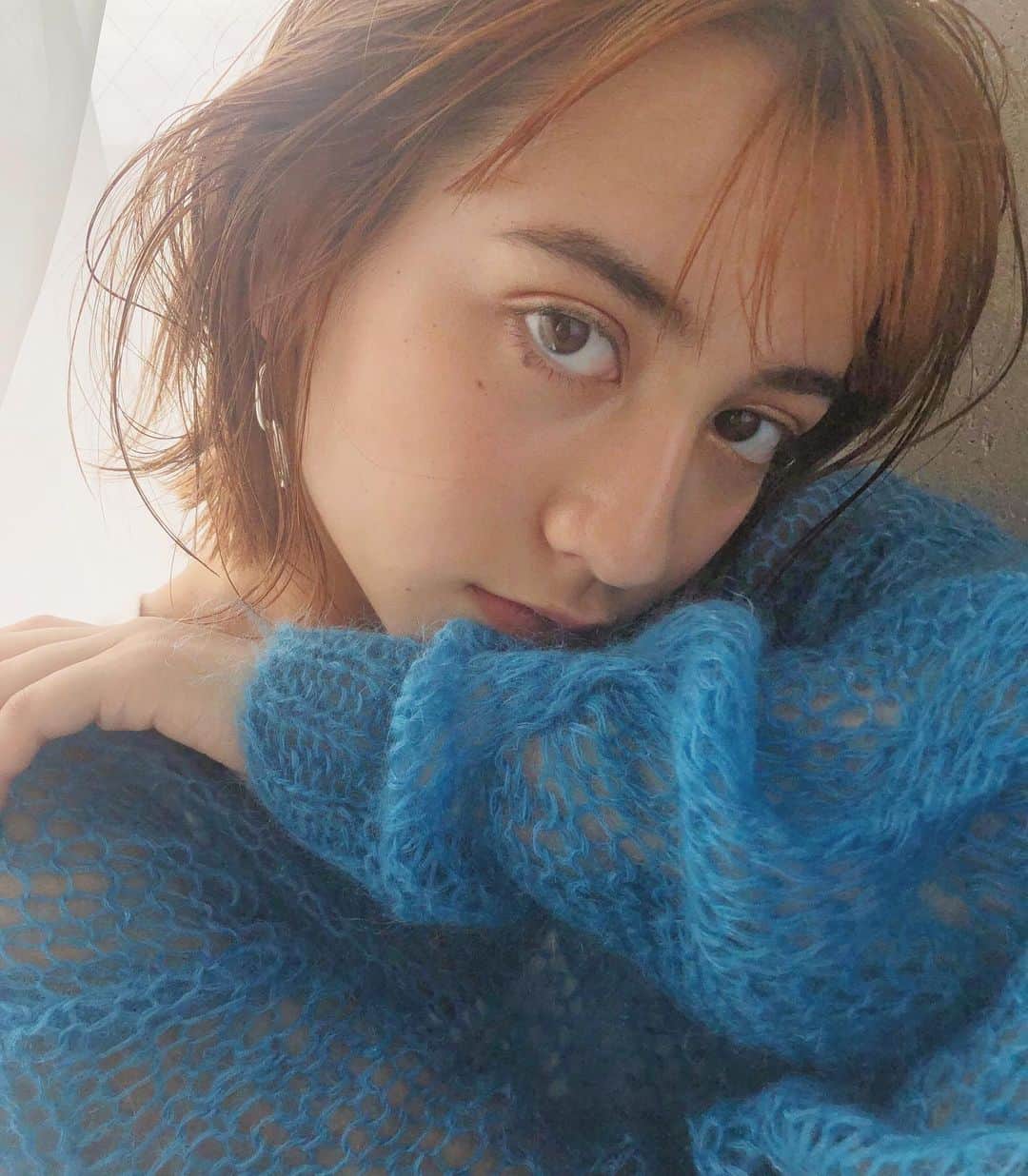 カワシリアツシのインスタグラム：「GW明けはゆっくりしております🙆‍♂️ ご予約お待ちしております◎ ・ ・ ・ ・ブリーチの回数がわからない。 ・値段が気になる。 ・ダメージが心配。など なんでもご気軽にご相談ください😊 ・ ご予約やご相談はURLもしくはDM・LINEにてお待ちしております🙆‍♂️ ・ ・ ・ ご予約はトップページURLをクリック😊 もしくはDMください✉️ ・ ネットで×になってても お取りできるお時間もございますので、 ご気軽にご相談ください🙆‍♂️ ・  #アディクシー #イルミナカラー  #外国人風カラー #ミニボブ #切りっぱなしボブ #ハイライト #外ハネ #グラデーション #外国人風 #ポートレート #美容室 #美容院 #美容学生 #撮影 #東京 #渋谷  #ショートヘア #グレージュ  #ブルージュ #ブリーチ #portrait #フィルムカメラ #hairstyle #ショートカット #haircolor #ハイトーン #데일리룩 #时尚 #แฟชั่น#デジキュア」