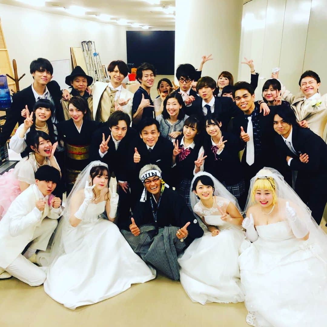 草野博紀のインスタグラム：「大阪ありがとうございました。  初めて舞台で行った大阪は東京でのそれとはまた違った緊張感を味わうことができました。  初日を大阪で迎えるにあたって、どんな受け取り方をしてくれるんだろう、どんな反応があるんだろうなど色々予想などしました。ひとことで言えば作品をしっかり見つめてくれてるんだなと感じました、息づかいだったり静寂をしっかり見届けてくださってるそんな印象でした！会場にはとても優しい風が吹いてたんだなあと^_^  東京にバトンを繋ぎます、大阪に来てくれた皆様、応援してくれた皆様ありがとうございました！  #劇中のあのシーンは毎公演違う #あのシーンはあえてあんな感じ #もうシーンてほんとなる #君もその空気感を体験だ #さ、東京を凍らせるゾ」