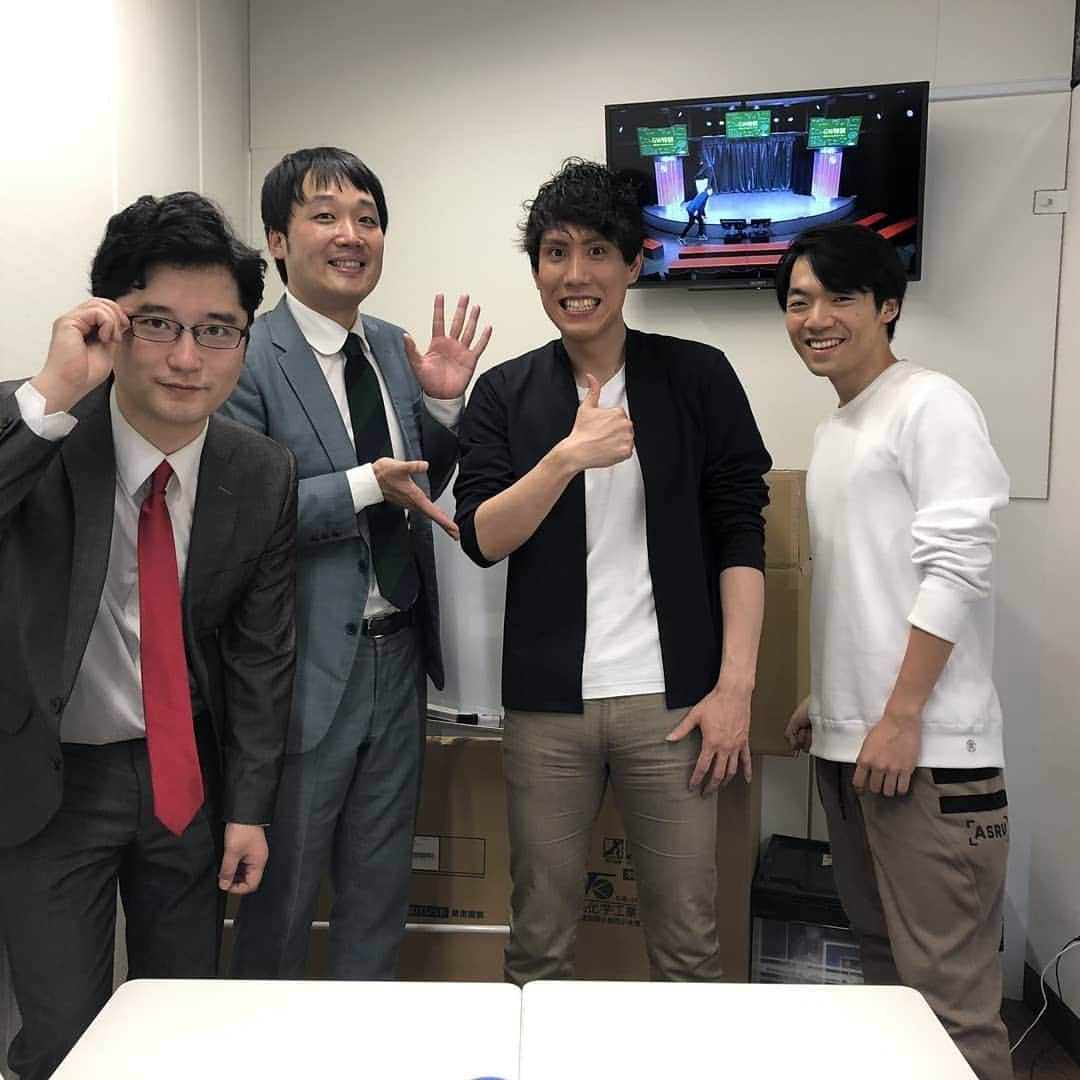 藤本淳史のインスタグラム：「QuizKnockの２人がライブに来てくれました！  #伊沢拓司 くん #東大王 #須貝駿貴 くん #QuizKnoc #田畑藤本 #GW特訓 #友情出演 #ということは #もはや #友達」