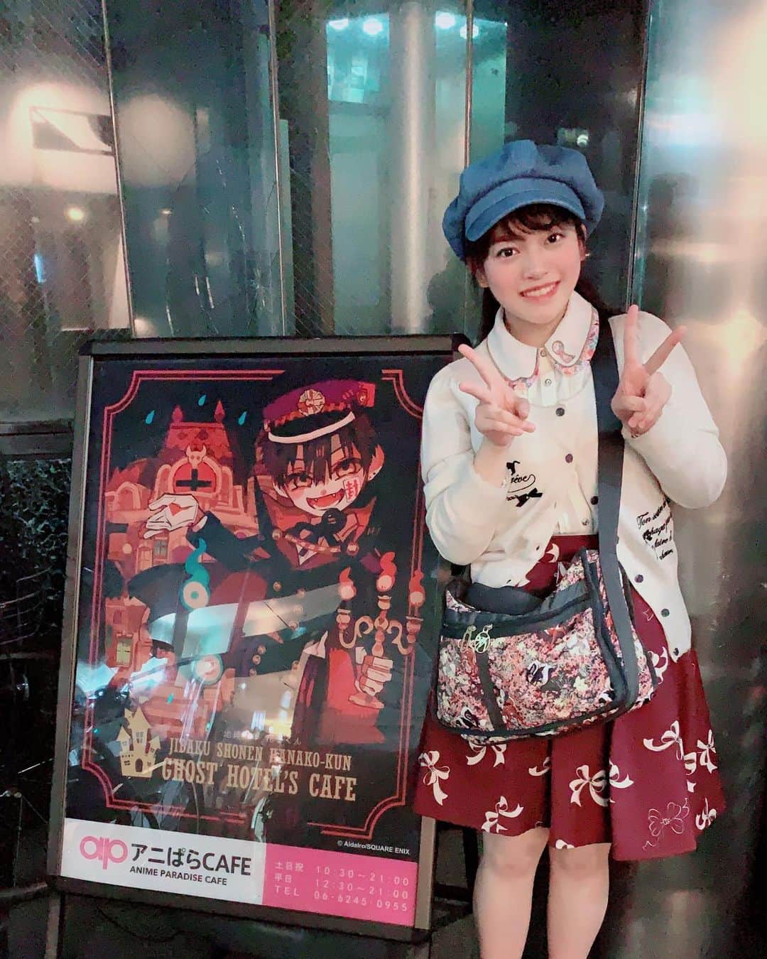高岡薫のインスタグラム：「実は、大好きな漫画、地縛少年花子くんのコラボカフェ  GHOST HOTEL’S CAFEに行ってきました！  昨日載せた写真は2枚目の左のタピオカだよ！私は右のベリーティー飲んだのですがタピオカちょっともらいました！タピオカデビュー？だ！！ メニューはほんと美味しくて、めちゃめちゃ可愛かった😭💕カフェ内の装飾最高すぎました…楽しかったです！  #地縛少年花子くん #地縛少年花子くんカフェ #花子くんカフェ」