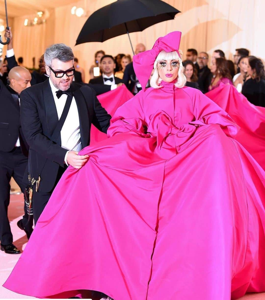 アンナ・デッロ・ルッソさんのインスタグラム写真 - (アンナ・デッロ・ルッソInstagram)「@ladygaga 💞💞💞 in @brandonmaxwell  at Met Gala @metmuseum 👑👑👑Repost @voguejapan  2019METガラが開幕！ ユニークなファッション「キャンプ」をテーマに迎えた今年はレディ・ガガ、 ハリー・スタイルズ、 グッチのアレッサンドロ・ミケーレ、 そしてセリーナ・ウィリアムズがコーホストを務めた。 ファッションの祭殿の豪華なレッドカーペットはリンクからチェックして！🔗 The MET GALA has begun!@ladygaga , @harrystyles , @alessandro_michele and @serenawilliams are cohosting this years MET with the theme of “CAMP”! Check out the link in our bio for the latest red carpet looks! 🔗👀 Photos: Getty Images  #metgala2019 #camp #voguejapan」5月7日 15時50分 - annadellorusso