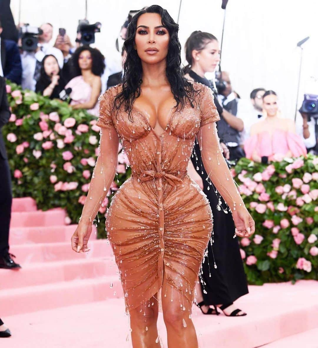 アンナ・デッロ・ルッソさんのインスタグラム写真 - (アンナ・デッロ・ルッソInstagram)「@KimKardashian🔥🔥🔥 attends the 2019 Met Gala wearing custom @manfredthierrymugler.⠀⠀⠀⠀⠀⠀⠀ ⠀ ⠀⠀⠀#FTMEvent / #KimKardashian #MetGala #MetCamp #CampNotesOnFashion #event #appearance #style #model / photo credit: @gettyimages #repost from @fashiontomax」5月7日 15時55分 - annadellorusso