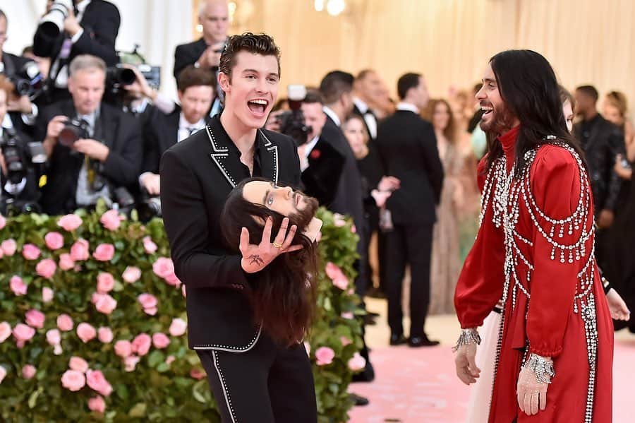 Vogue Italiaさんのインスタグラム写真 - (Vogue ItaliaInstagram)「The Atmosphere from the 2019 #MetGala. Here’s a selection of the best moments, swipe to take a look and see more about all the #MetCamp Guests via link in bio.」5月7日 15時59分 - vogueitalia