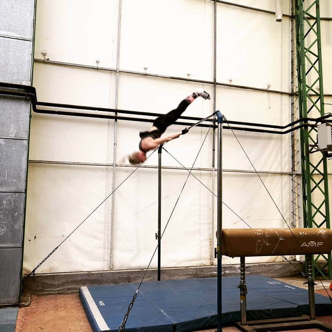 ミンナ・ニッカネンさんのインスタグラム写真 - (ミンナ・ニッカネンInstagram)「Yesterday's gymnastic 🐒 . Thanks for the photos girls @mariakytola & @kiiajullenmaa」5月7日 16時09分 - minna_alitalo