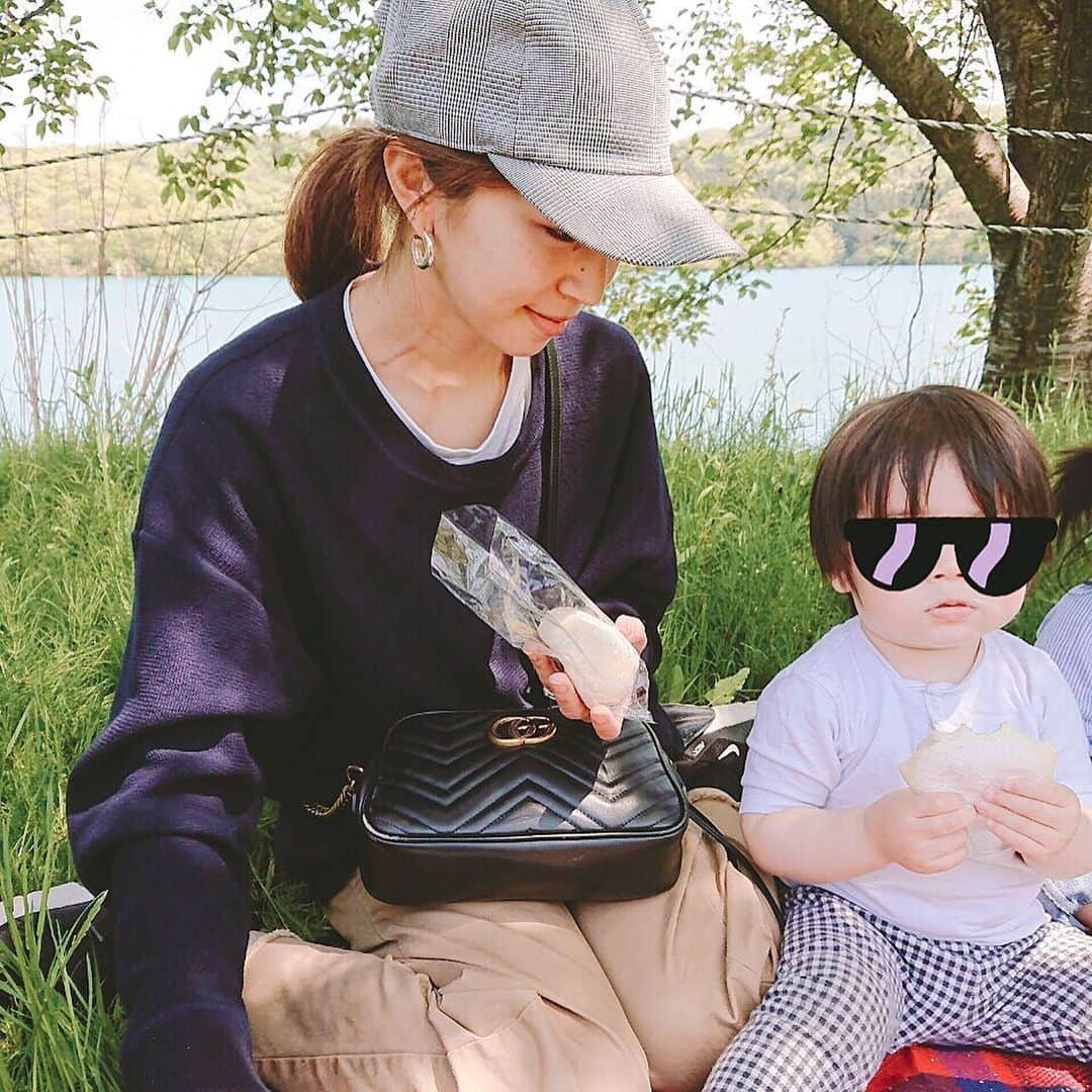 のインスタグラム：「G.Wは、こども中心に時が過ぎて行きました❤️会いたい人と過ごせたG.W。 沢山充電したね！ . . おにぎりパンも食べたし、ヤギさんとも触れ合えたし、魚米で新幹線にお寿司も運んでもらいました❤️ . さて、普通の日々へ。。。 かなり食べて飲んでしたのでリセットしなくては✨✨✨ 明日からは仕事＆スクールだから、毎日一緒にいれて嬉しかったなぁ❤️」