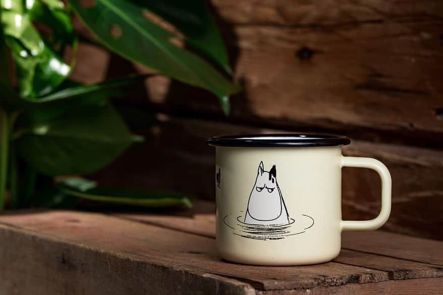 ムーミンさんのインスタグラム写真 - (ムーミンInstagram)「The beautiful enamel mugs from the second Makia x Moomin collection by @muurladesign 😍 Have you seen these? Check out👉 moom.in/moominxmakia ✨ #moominbymuurla #makiaxmoomin #makiaclothing #moomin #moominofficial #enamelmugs #moominmugs #limitededition @makiaclothing」5月7日 16時41分 - moominofficial