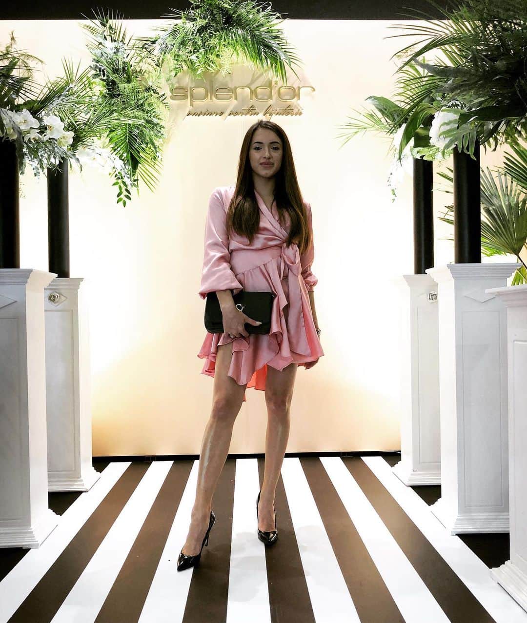 ラリサ・ヨルダケのインスタグラム：「Sweet evening with @magazinele_splendor 💖  #nicetime」