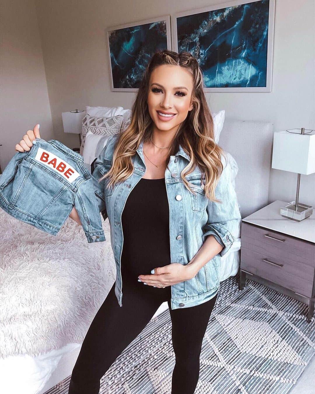 Paige Hathawayさんのインスタグラム写真 - (Paige HathawayInstagram)「OMG!!! FINALLY 😩😍 @ingridandisabel’s MAJOR MOTHER’S MAY GIVEAWAY IS NOW LIVE! 🎉 - Enter to WIN A SPECIAL PRIZE PACK worth over $3,200!!!!! Win a @uppababy Vista Stroller, a @heartsonfireco Signature Diamond Band, + a Maternity Wardrobe refresh from @ingridandisabel (the matching moma | babe jacket I’m wearing in the photo is from here) SO MANY GOODIES!! - HOW TO ENTER: • Go to this LINK to enter! http://ingridnisabel.com/paigehathaway • Must FOLLOW all accounts @uppababy , @heartsonfireco and @ingridandisabel • Comment back here when complete & don’t forget to TAG SOMEONE TO SHARE THE FUN 👭 - Last day to enter the contest is, 5/13! Contest rules available at AMotherIs.com. Good luck everyone!! 💛#ingridandisabel #iaimothersmay #ad #giveaway #baby」5月8日 3時36分 - paigehathaway