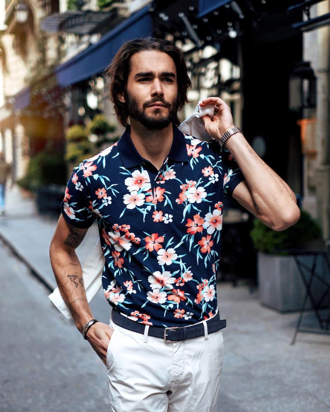 NICOLAS SIMOESさんのインスタグラム写真 - (NICOLAS SIMOESInstagram)「Flowery tops at its best 💐 #7decades7icons #gant」5月8日 3時31分 - nicolassimoes