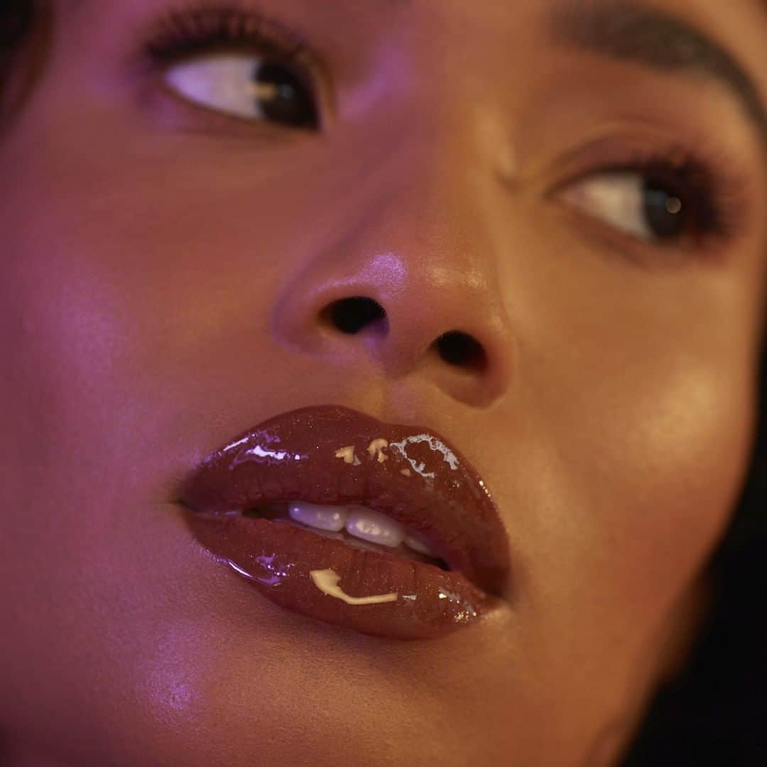 NYX Cosmeticsさんのインスタグラム写真 - (NYX CosmeticsInstagram)「@symphanisoto achieves this juicy lippie wearing our NEW Filler Instinct Plumping Lip Polish in 'New Money' 💰💋 Available NOW online & at your nearest #NYXProfessionalMakeup store ✨ || #nyxcosmetics #crueltyfreebeauty」5月8日 3時37分 - nyxcosmetics