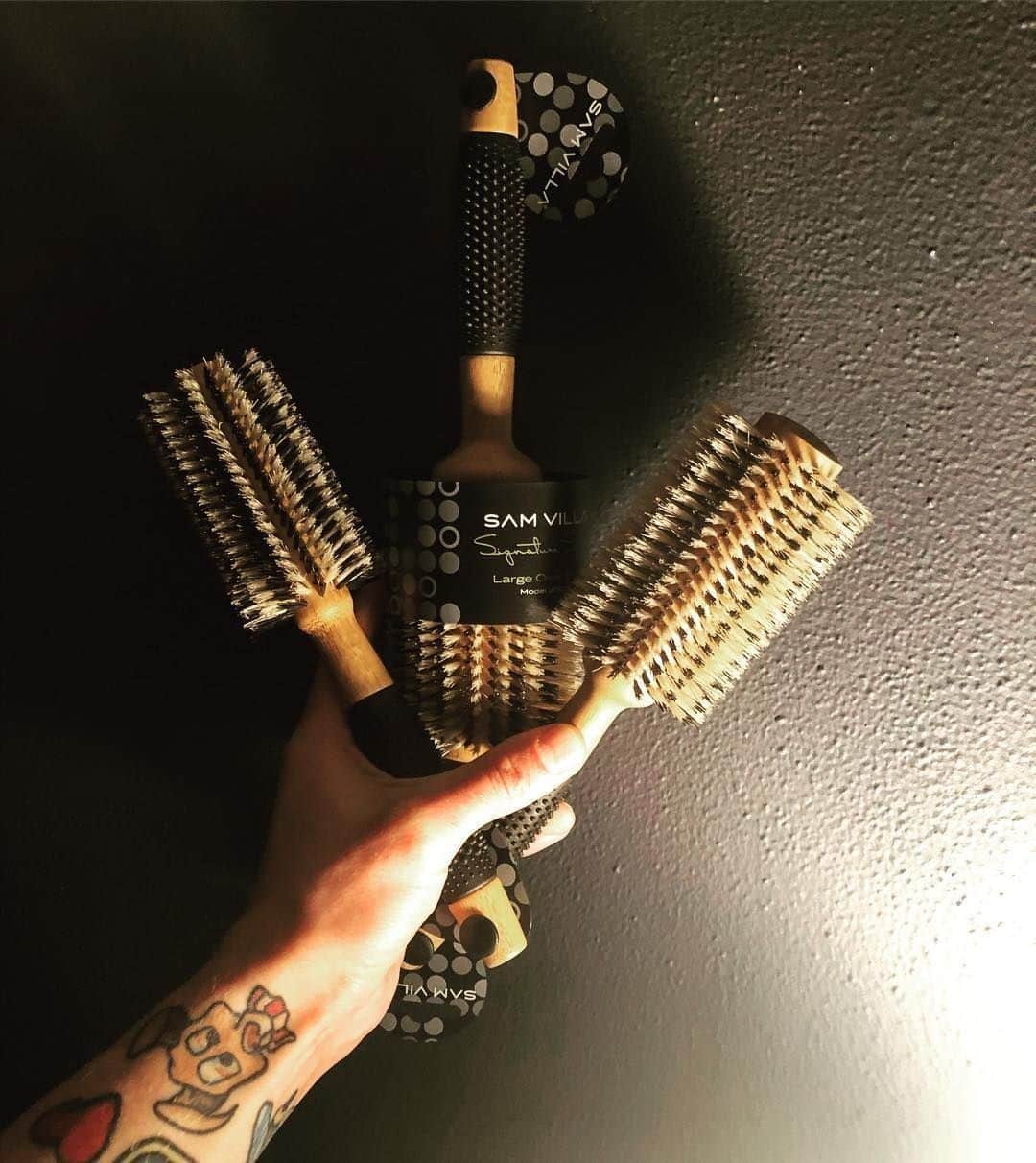 Sam Villaさんのインスタグラム写真 - (Sam VillaInstagram)「What you need to know about our #SamVilla Signature Series Brushes. ⬇️⠀ ⠀ Available in SMALL, MEDIUM and LARGE - these #SamVillaTools are constructed out of solid one-piece bamboo for durability. ⠀ ⠀ Designed with the #hairstylist in mind, 100% boar & tourmaline infused nylon bristles create volume and penetrate the hair shaft for incredible shine for maximum control for lasting results. Our nylon and boar bristles provide the professional stylist with the reliability they need in their tools to create a perfect, finished style every time. ⠀ ⠀ SHOP this series and other Sam Villa Tools through the link in our bio! ⠀⠀ 📷: @stylistcolbyhall.⠀ *⠀⠀⠀⠀⠀⠀⠀ *⠀⠀⠀⠀⠀⠀⠀ *⠀⠀⠀⠀⠀⠀⠀ #SamVillaHair #SamVillaEducation #SamVillaCommunity #thelook #updo #hairvids #hairvideos #beautyreport #beautygram #hairgoals #creativeliving #hairoftheday #hairslay #hairprofessional #maneaddicts #hairstyle #beautygram #beautyjunkie #hairdressermagic #hairdresserlife #beautytips #hairprofessional #hairstylist #hairofig #hairtools」5月8日 2時10分 - samvillahair