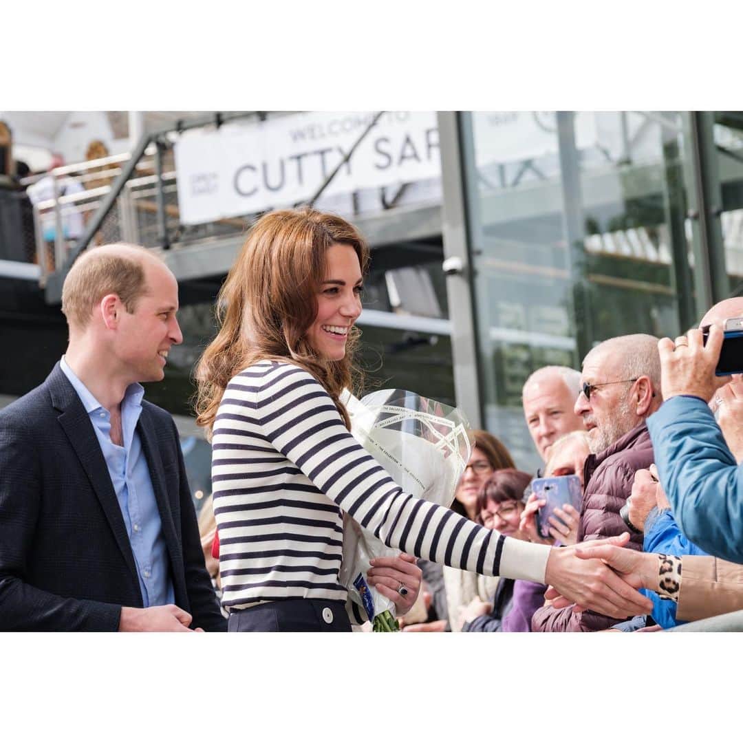 ウィリアム（ケンブリッジ公）さんのインスタグラム写真 - (ウィリアム（ケンブリッジ公）Instagram)「🏆⛵️ Thank you to everyone at the Cutty Sark who came out to greet The Duke and Duchess of Cambridge as they launched The King's Cup, which will raise awareness and funds for eight of The Duke and Duchess's Patronages!  Visit the link in our bio or our IGTV channel to find out more.」5月8日 2時07分 - princeandprincessofwales
