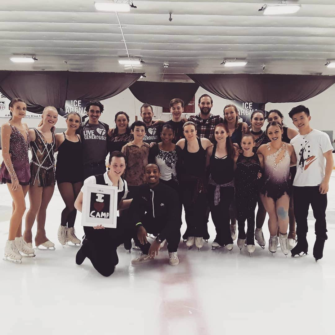 ジョーダン・モエラーのインスタグラム：「The 8th Annual One Skate at a Time is in the books! Thank you so much to all of our wonderful audience who came to support us once again, to all of my hard working volunteers that, without whom this show wouldn't be possible, to Southwest Ice Arena, who allows us to use their beautiful facility year after year, and to all of my talented cast, whose skating and passion help bring this show to light as we raise money for @camponestep. As of the night of the show, we have raised over $5,300. If you would still like to contribute to the cause, follow the link below to help make a difference in a child's life. See you all next year!  http://cosil.convio.net/site/Donation2?1761.donation=form1&df_id=1761&mfc_pref=T  #osat2019 #camponestep #i♥️camp」