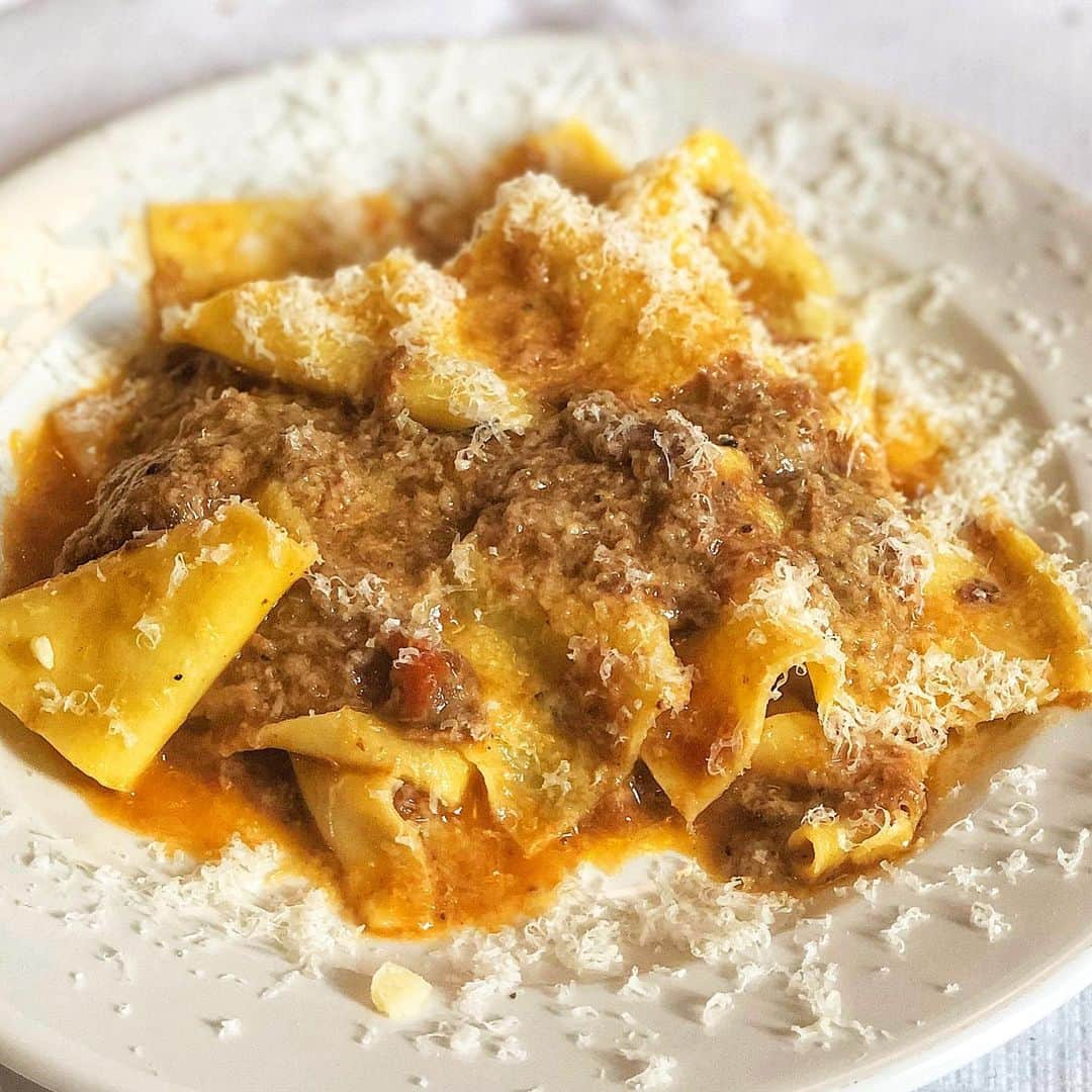 Eat With Steph & Coさんのインスタグラム写真 - (Eat With Steph & CoInstagram)「Trullo’s beef shin ragu pappardelle ...the older sister to Padella - but you can book & there’s no queues 🥰 📷: @mchan4b their burrata is 🤤 #pasta #food #foodstagram  #toplondonrestaurants #islington @trullo_restaurant」5月8日 2時15分 - eatwithsteph_ldn