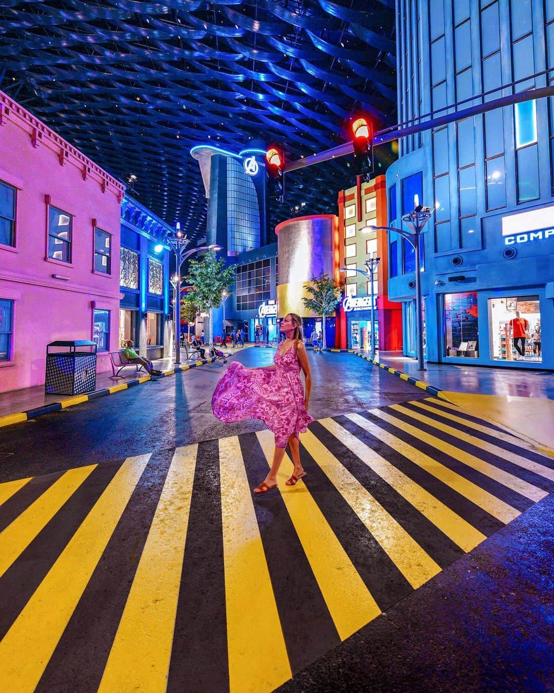 Izkizのインスタグラム：「Running around the Marvel Zone at IMG World of Adventure in Dubai like i’m in a movie 💁‍♀️🚦 We had such fun on the Superman ride here and a great lunch at Chang’s Golden Dragon 😋 @mydubai @imgworlds #DubaiThemeParks #MyDubai #AmusementPark #Dubai #staysunny #Ad」