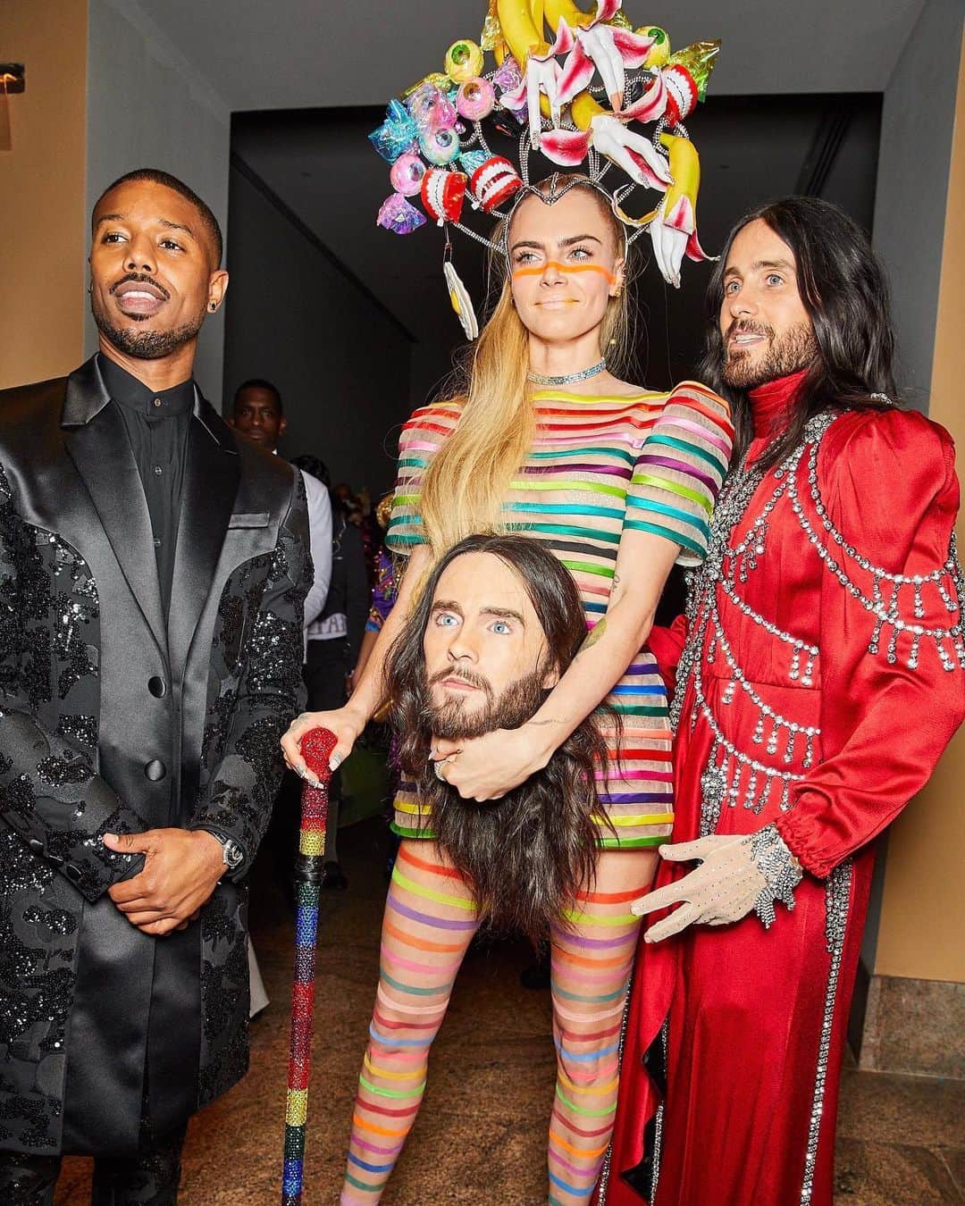 Vogue Runwayさんのインスタグラム写真 - (Vogue RunwayInstagram)「An evening of never-ending glamour, wild accessories–@JaredLeto wins for carrying around his own head–and even more extravagant ensembles. Tap the link in our bio for a glimpse into the 2019 #MetGala. Photographed by @coreytenold」5月8日 2時37分 - voguerunway