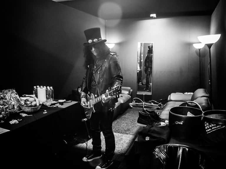 Guns N' Rosesさんのインスタグラム写真 - (Guns N' RosesInstagram)「#GNRBTS We got everything you want」5月8日 2時46分 - gunsnroses